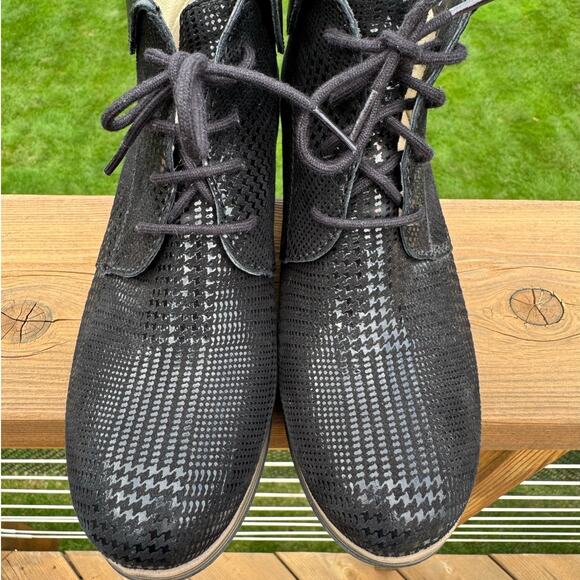 Wolky size 6 (EU 37) Jacquerie Dessin Suede Lace Up Black Shimmer Booties - Picture 6 of 13